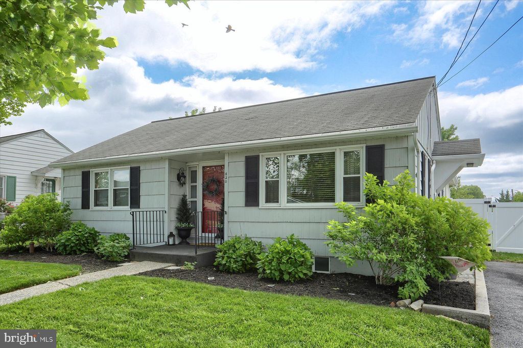 Photo of 820 W Maple Street, PALMYRA, PA 17078 (MLS # PALN2023442)
