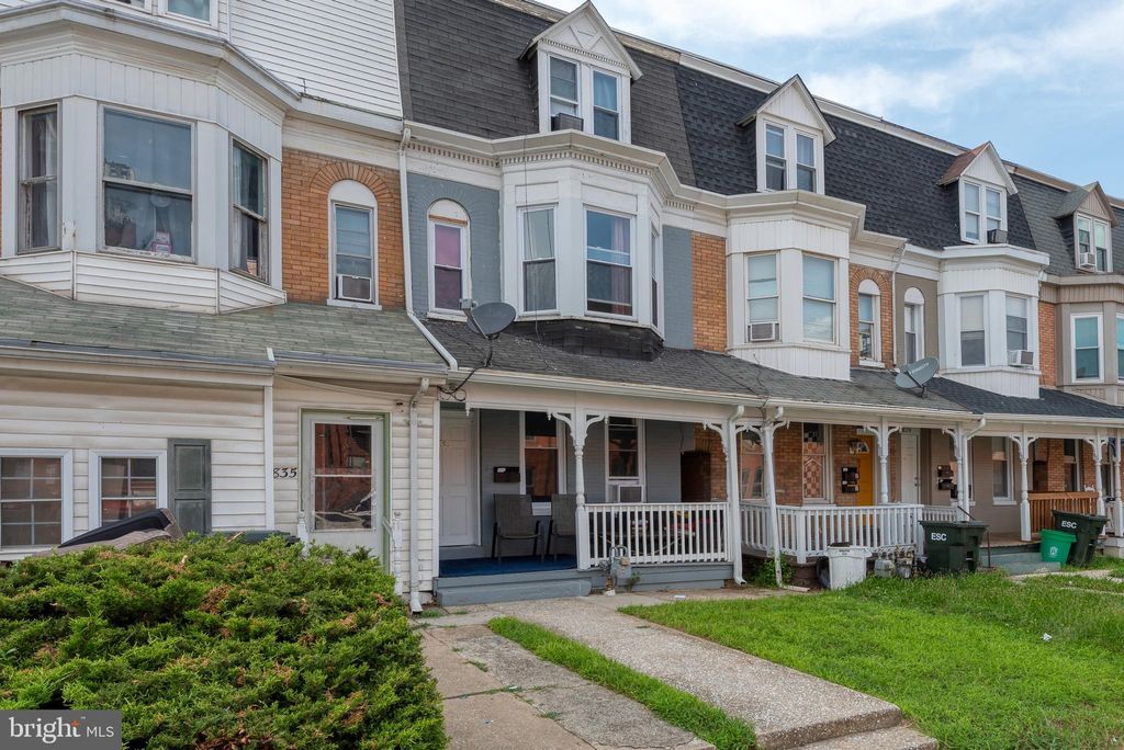 Photo of 833 Linden Avenue, YORK, PA 17404 (MLS # PAYK2086528)