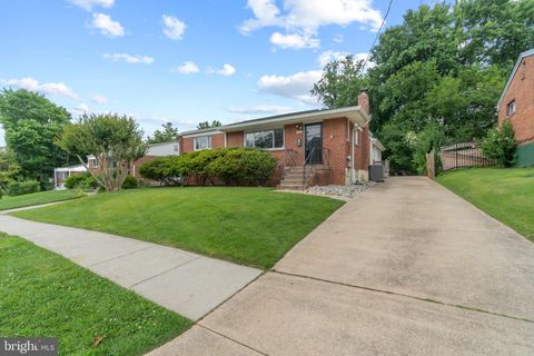 Photo of 2711 Henderson Avenue, SILVER SPRING, MD 20902 (MLS # MDMC2198250)