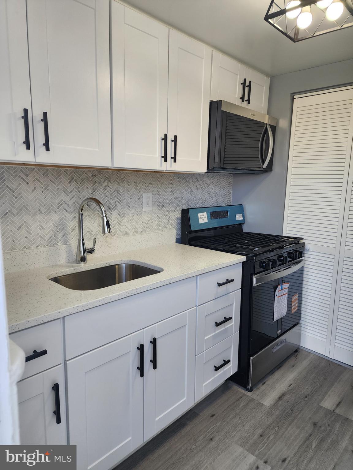 IVERSON MEWS CONDOMINIUM - Residential