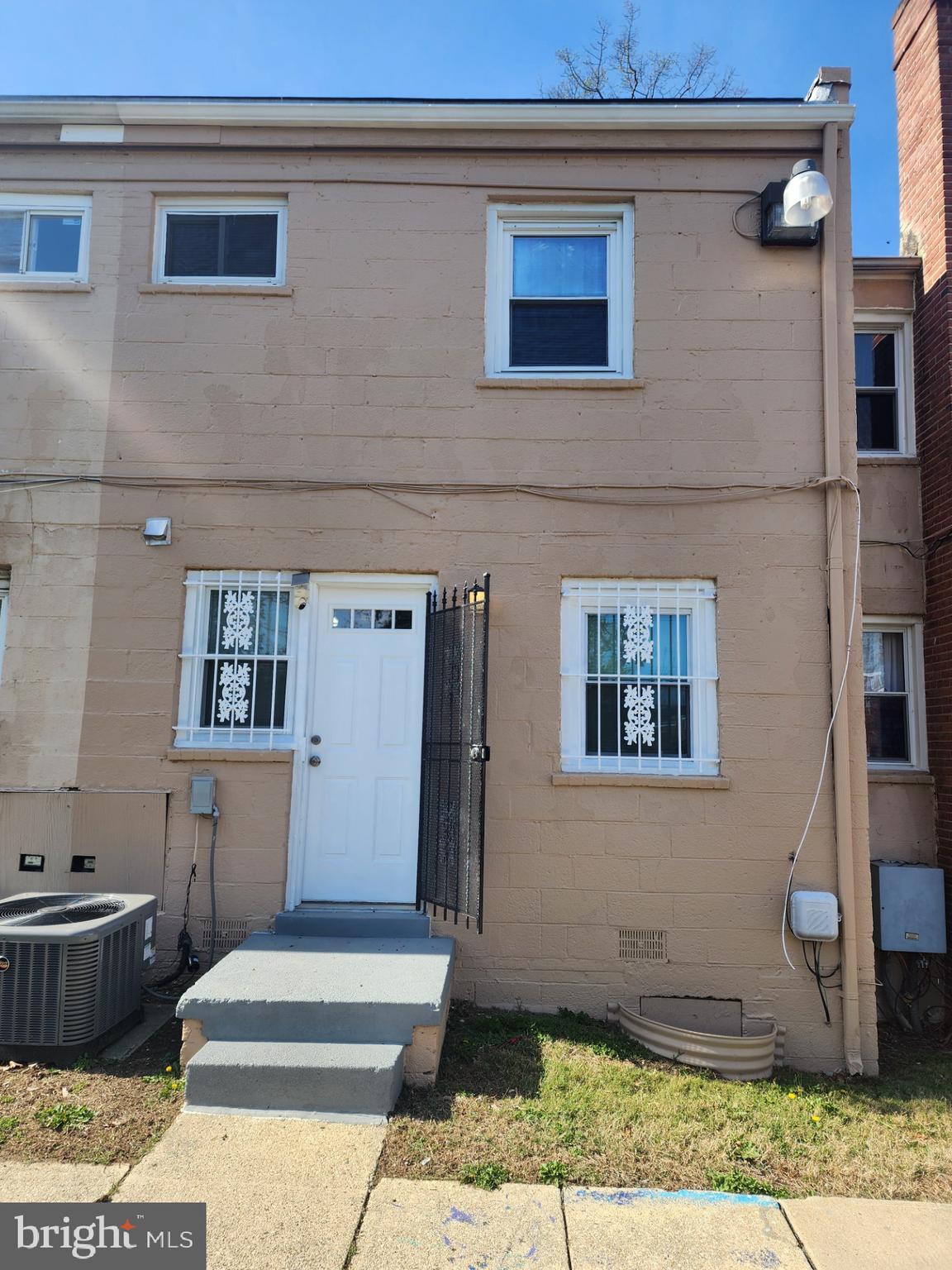 IVERSON MEWS CONDOMINIUM - Residential