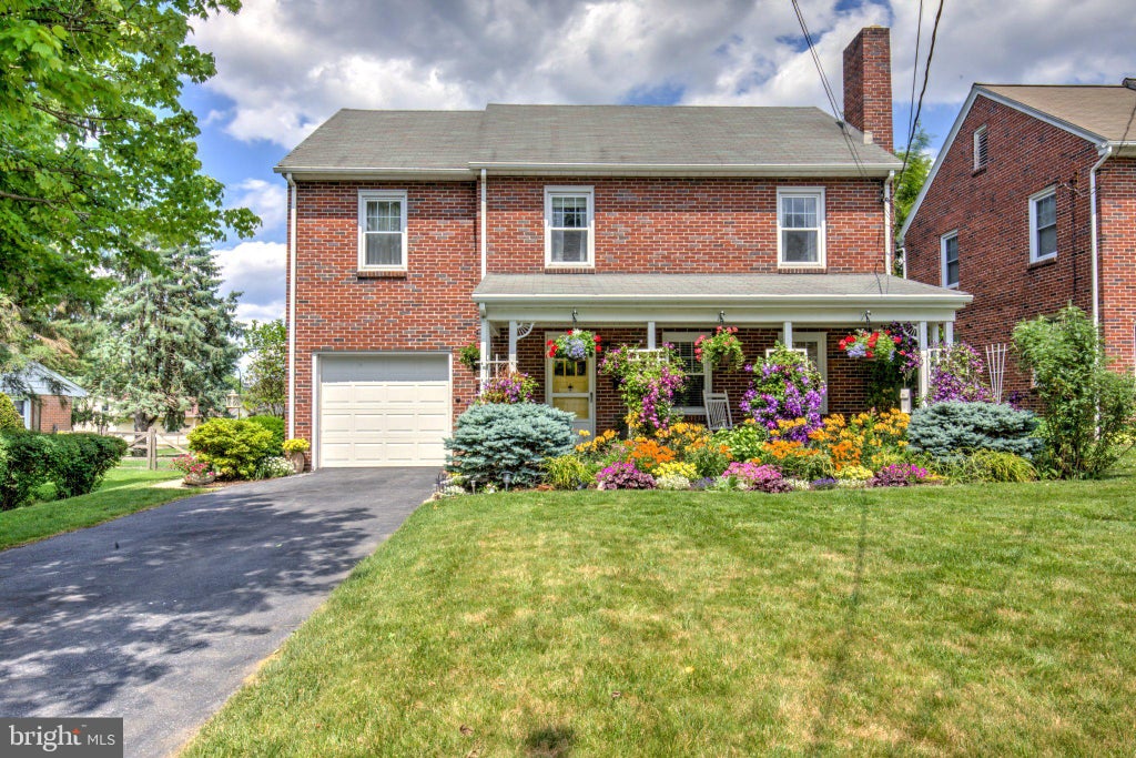 Photo of 67 N Kinzer Avenue, NEW HOLLAND, PA 17557 (MLS # PALA2096108)