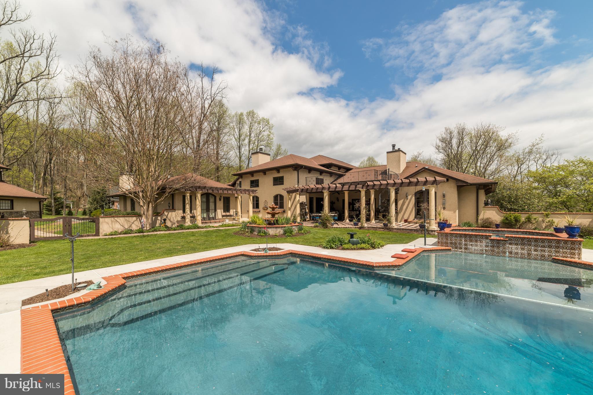 CLOVERLAND FARMS - Farm