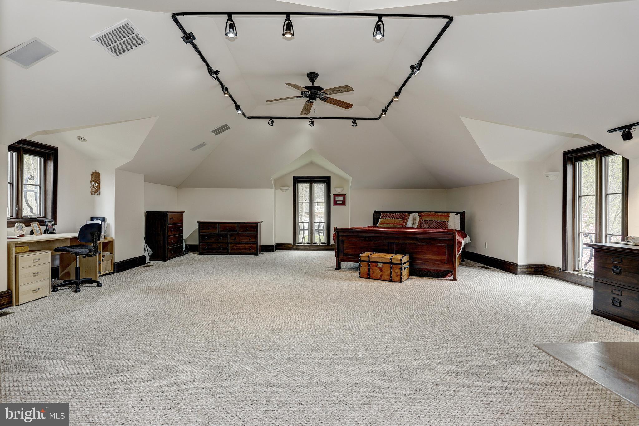 CLOVERLAND FARMS - Farm