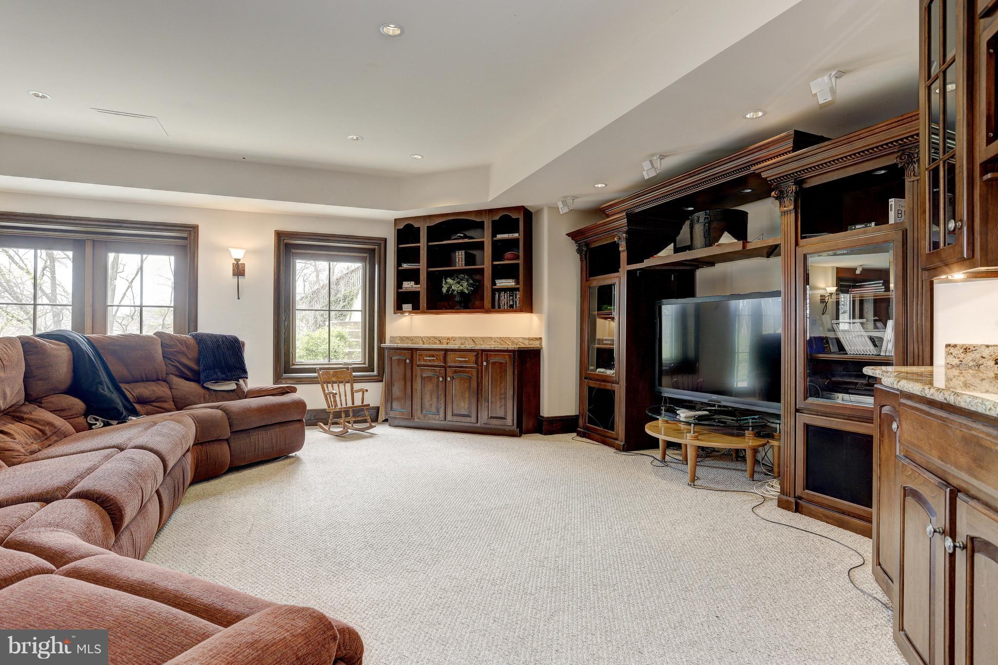 CLOVERLAND FARMS - Farm