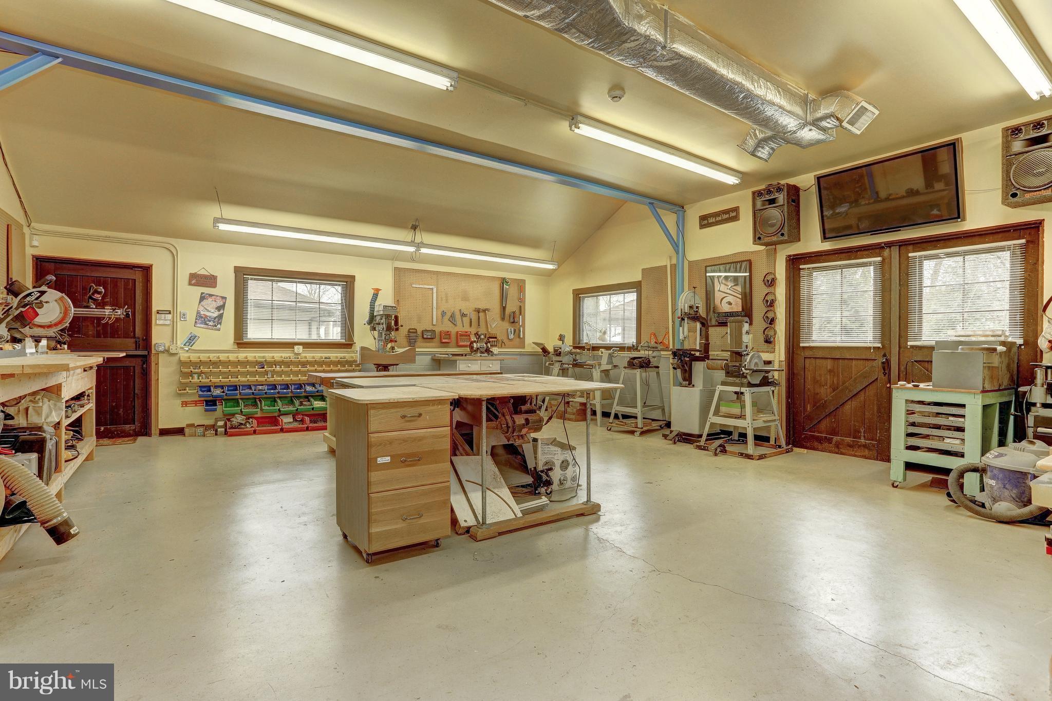 CLOVERLAND FARMS - Farm