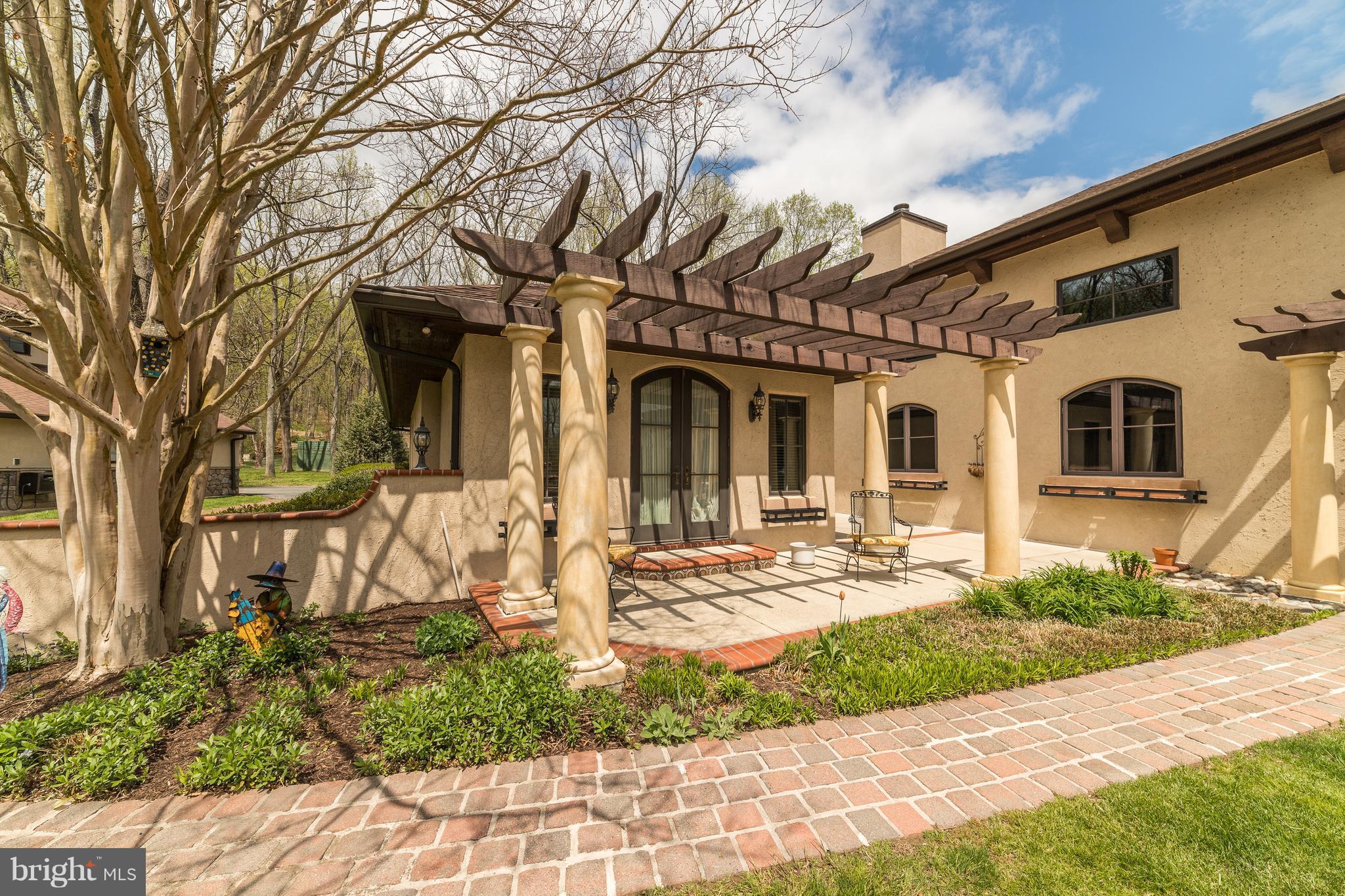 CLOVERLAND FARMS - Farm