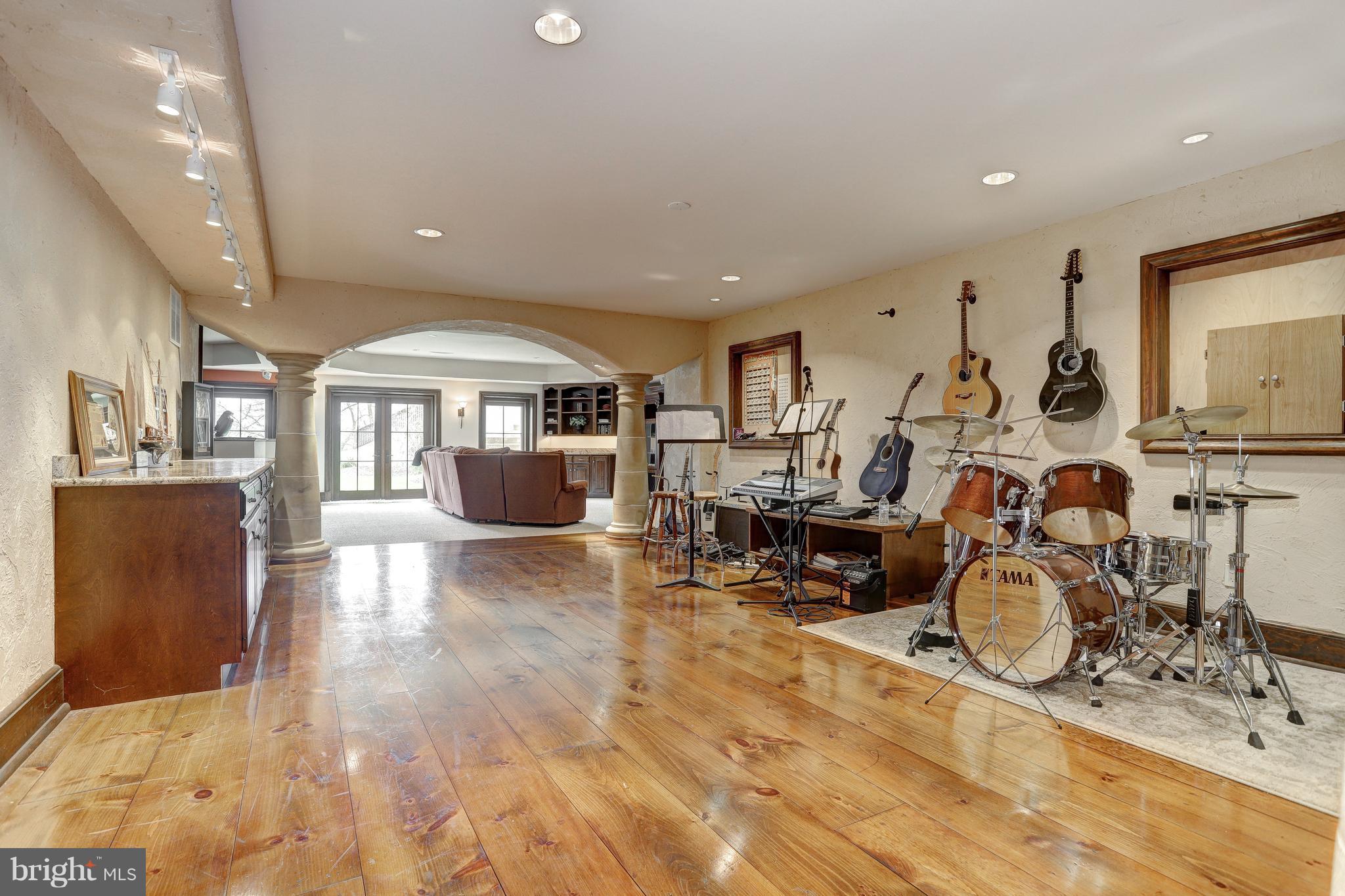 CLOVERLAND FARMS - Farm