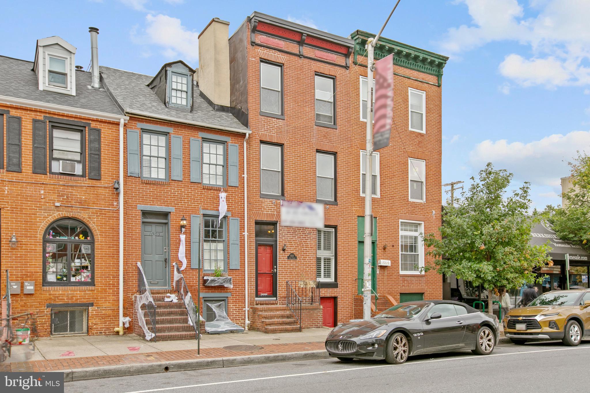 3 STORY FEDERAL HILL ROW HOME WITH PARKING! ALL NEW CARPET ON UPPER LEVELS. BRAND NEW FULL BATHROOM IN OWNERS SUITE ON 3RD FLOOR. OPEN FLOOR PLAN ON MAIN LEVEL WITH HARDWOOD FLOORS, EXPOSED BRICK, LARGE POWDER ROOM INCLUDING FULL SIZE WASHER AND DRYER, GRANITE COUNTERTOPS & STAINLESS STEEL APPLIANCES! THE SECOND FLOOR FEATURES 2 LARGE BEDROOMS + OFFICE NOOK AND UPDATED FULL BATHROOM IN THE HALLWAY. REAR BEDROOM HAS PRIVATE PATIO. THE ENTIRE 3RD FLOOR IS THE OWNERS SUITE! TONS OF SQUARE FOOTAGE WITH PARKING IN A+ FEDERAL HILL LOCATION.