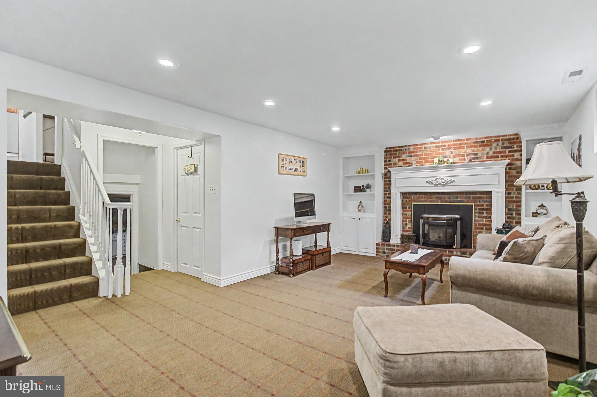 SILVERGATE VILLAGE - Residential