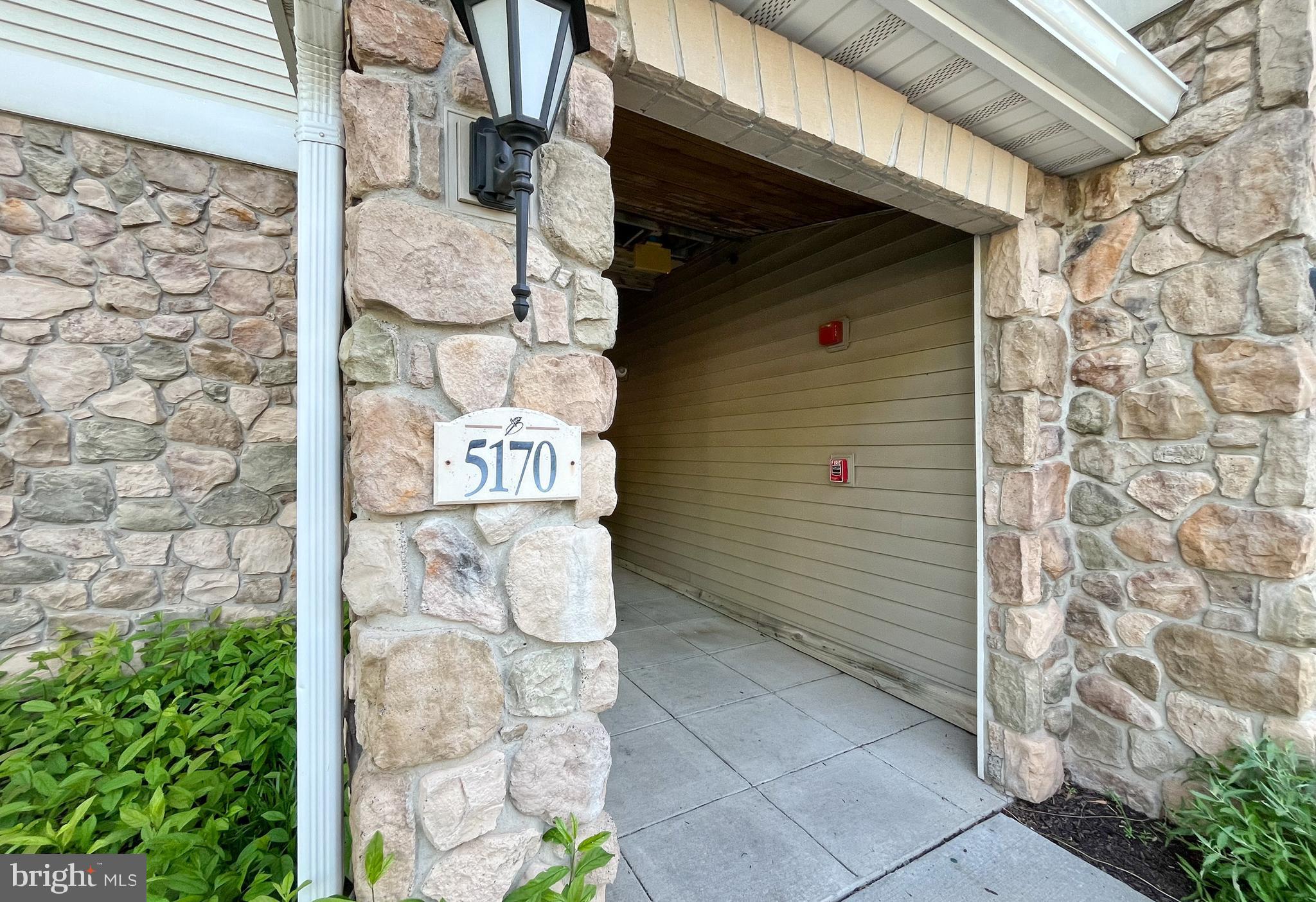 5170 WILLIAM COLIN COURT M