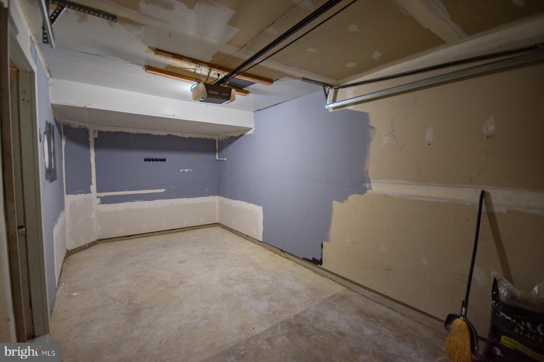 LAUREL RIDGE - Residential