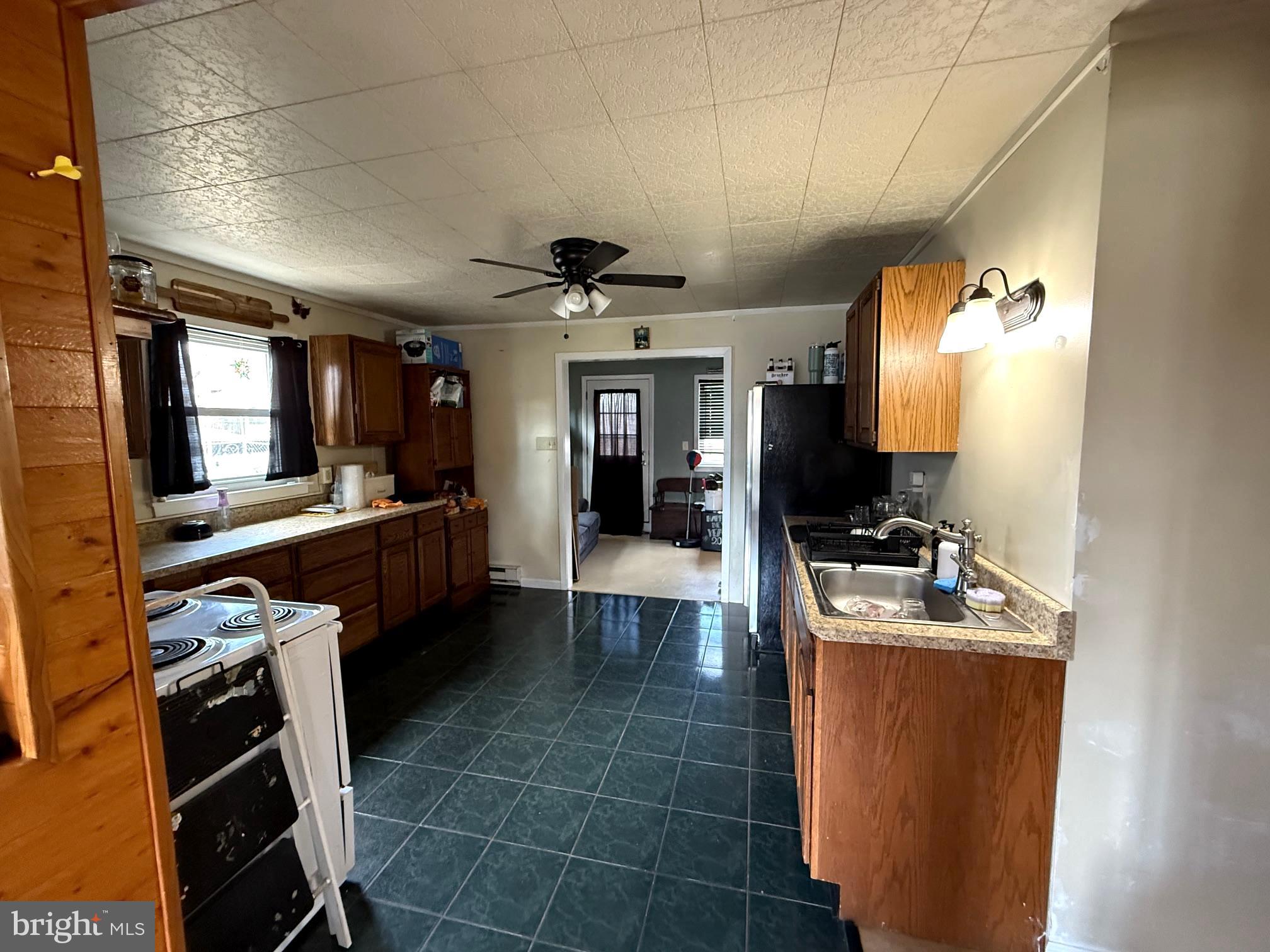 321 W CHESTNUT STREET