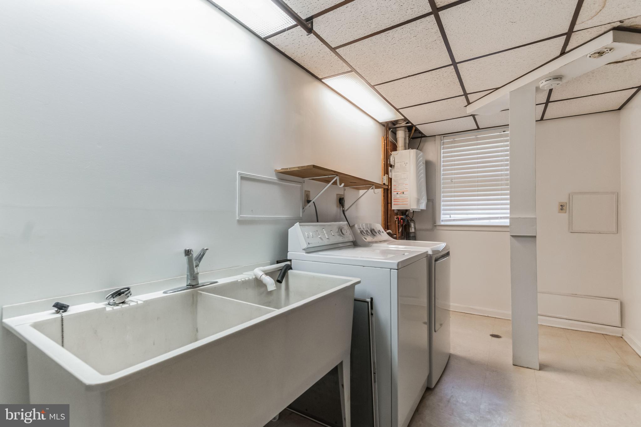 WILLOW WOODS - Residential Lease