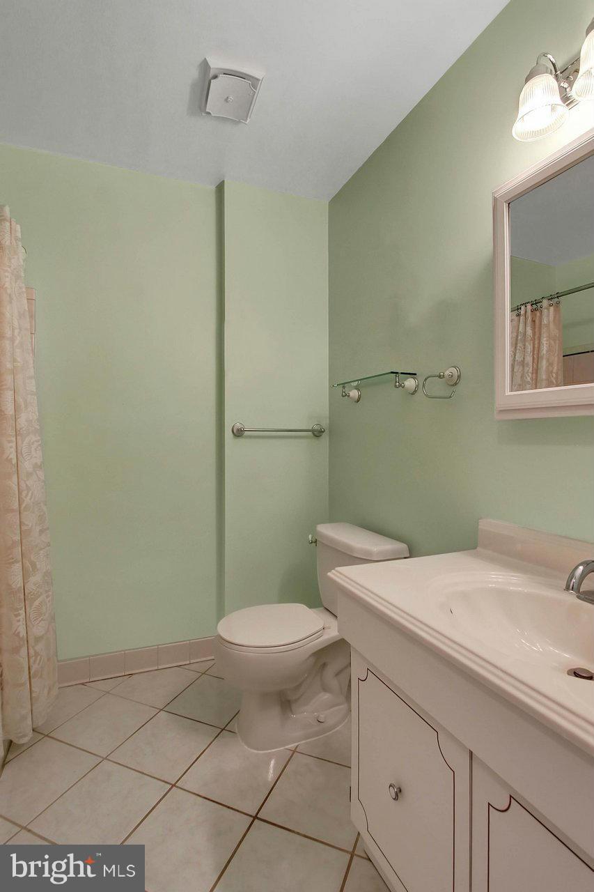 WHITE HALL - Residential