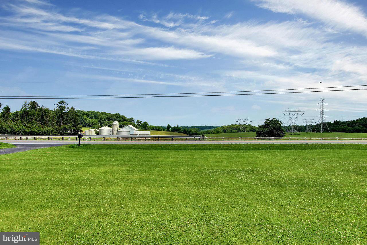 WHITE HALL - Residential