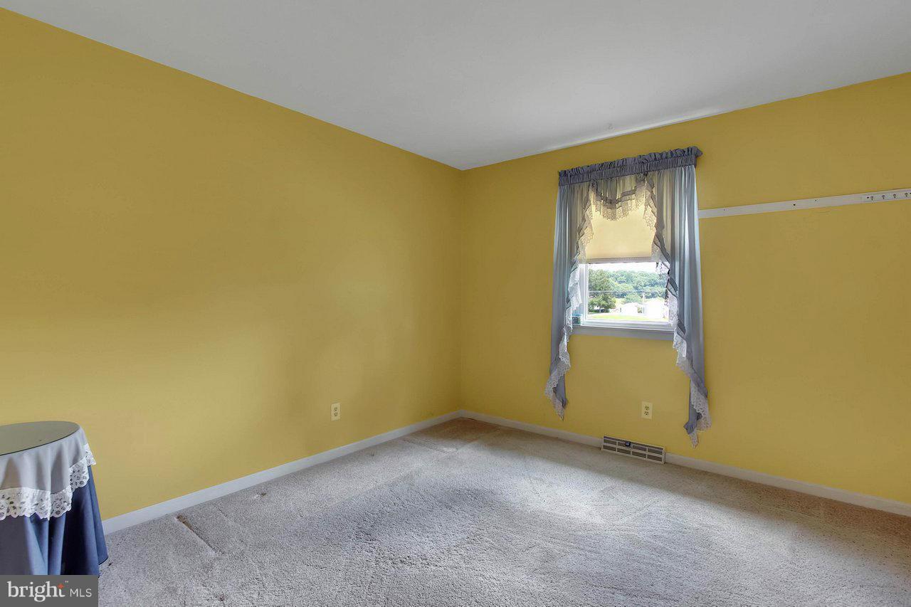 WHITE HALL - Residential