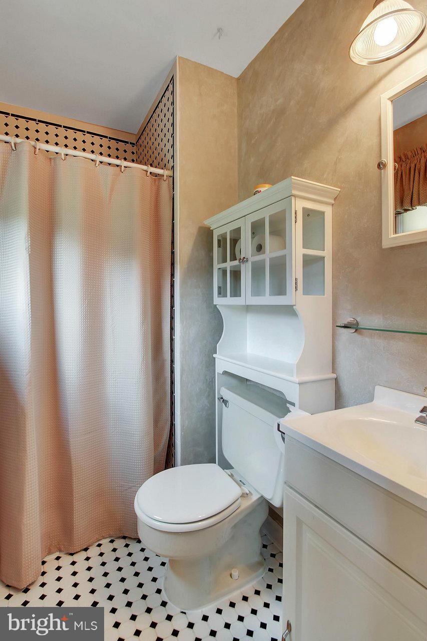 WHITE HALL - Residential