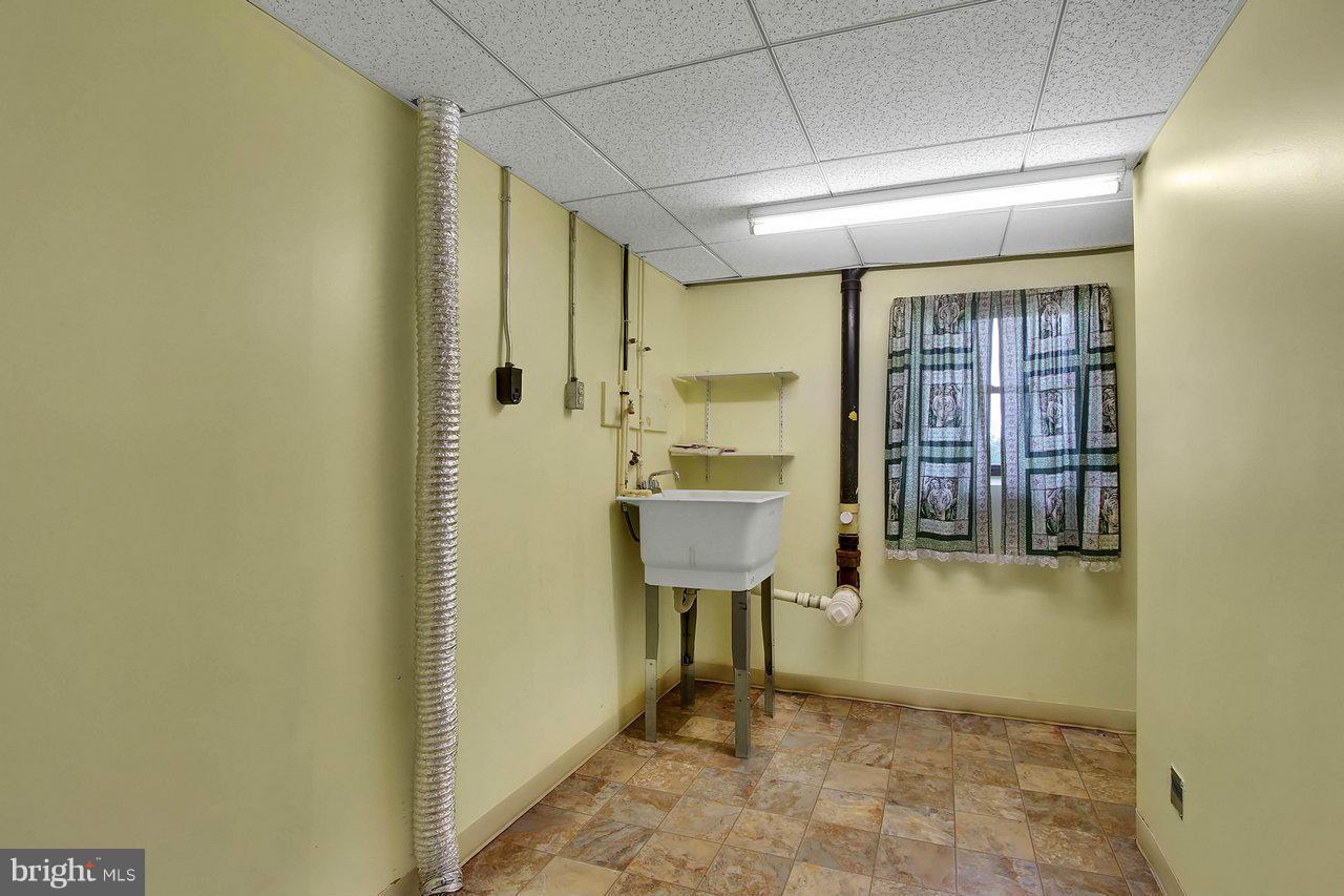 WHITE HALL - Residential