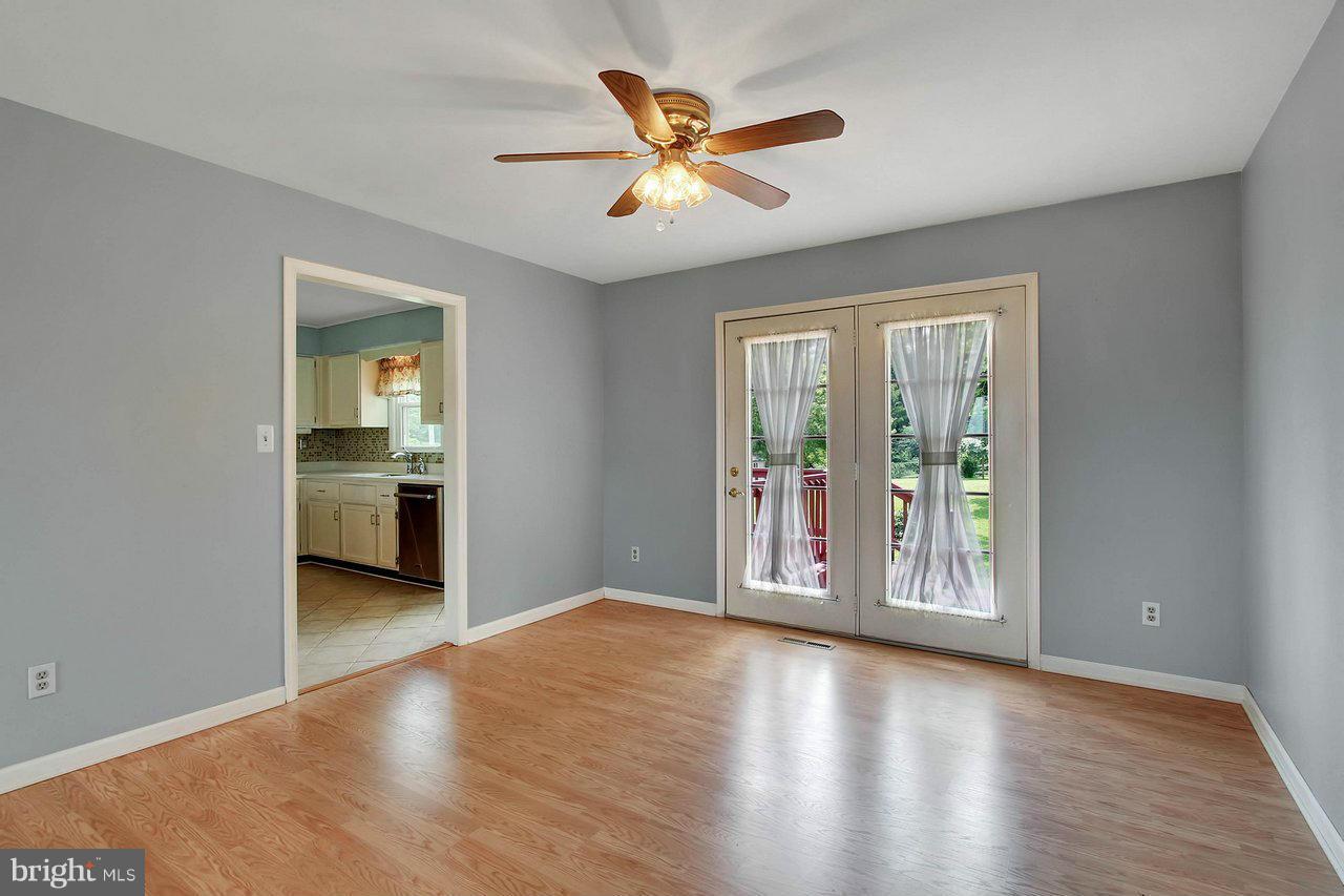 WHITE HALL - Residential