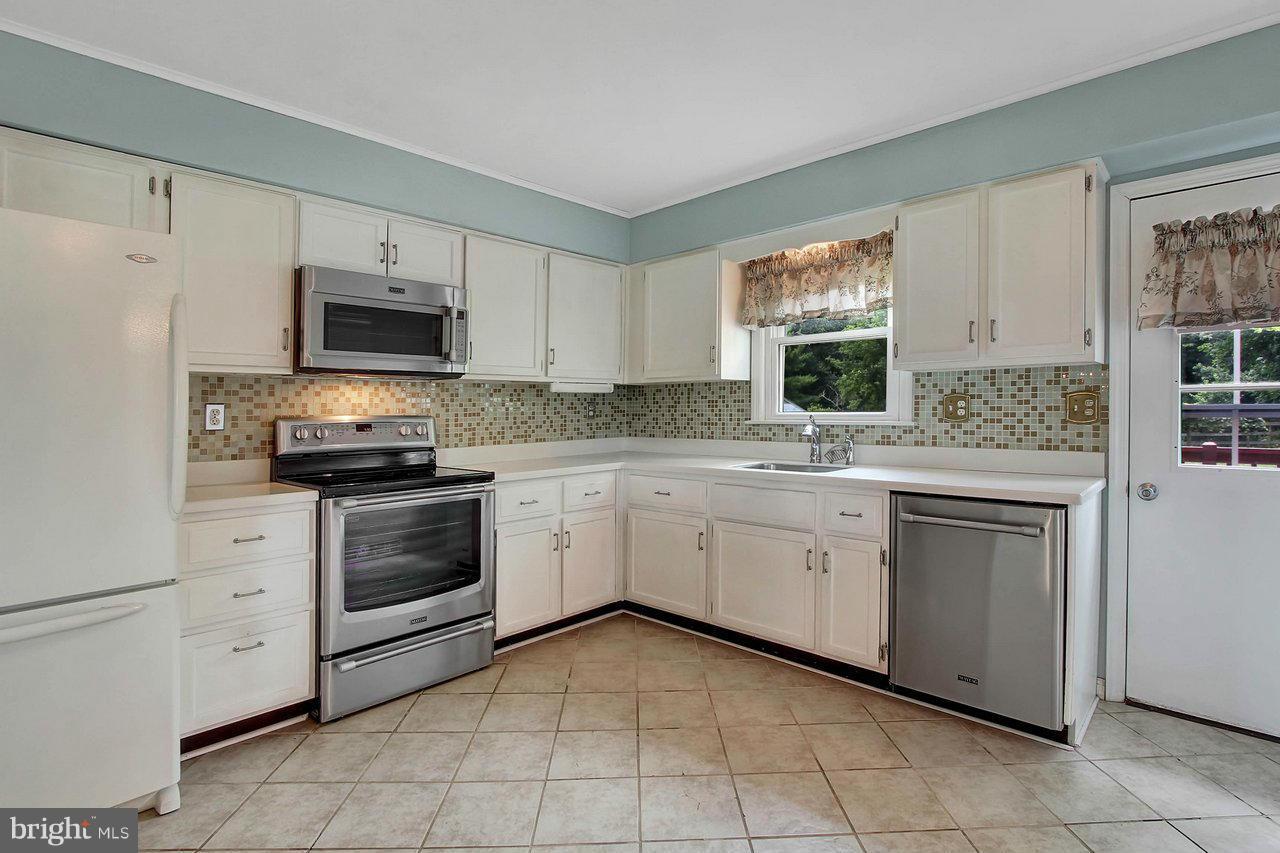 WHITE HALL - Residential