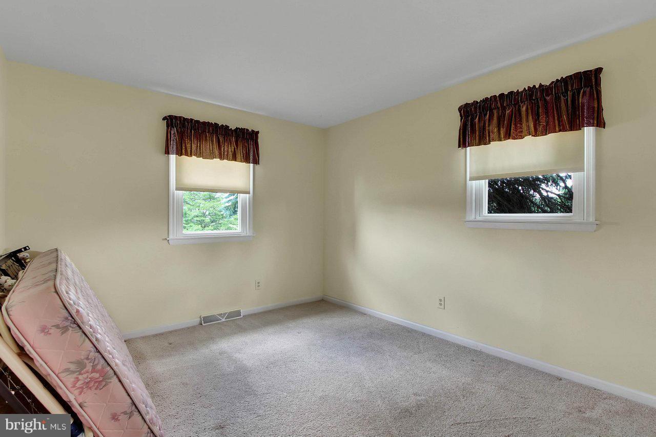 WHITE HALL - Residential