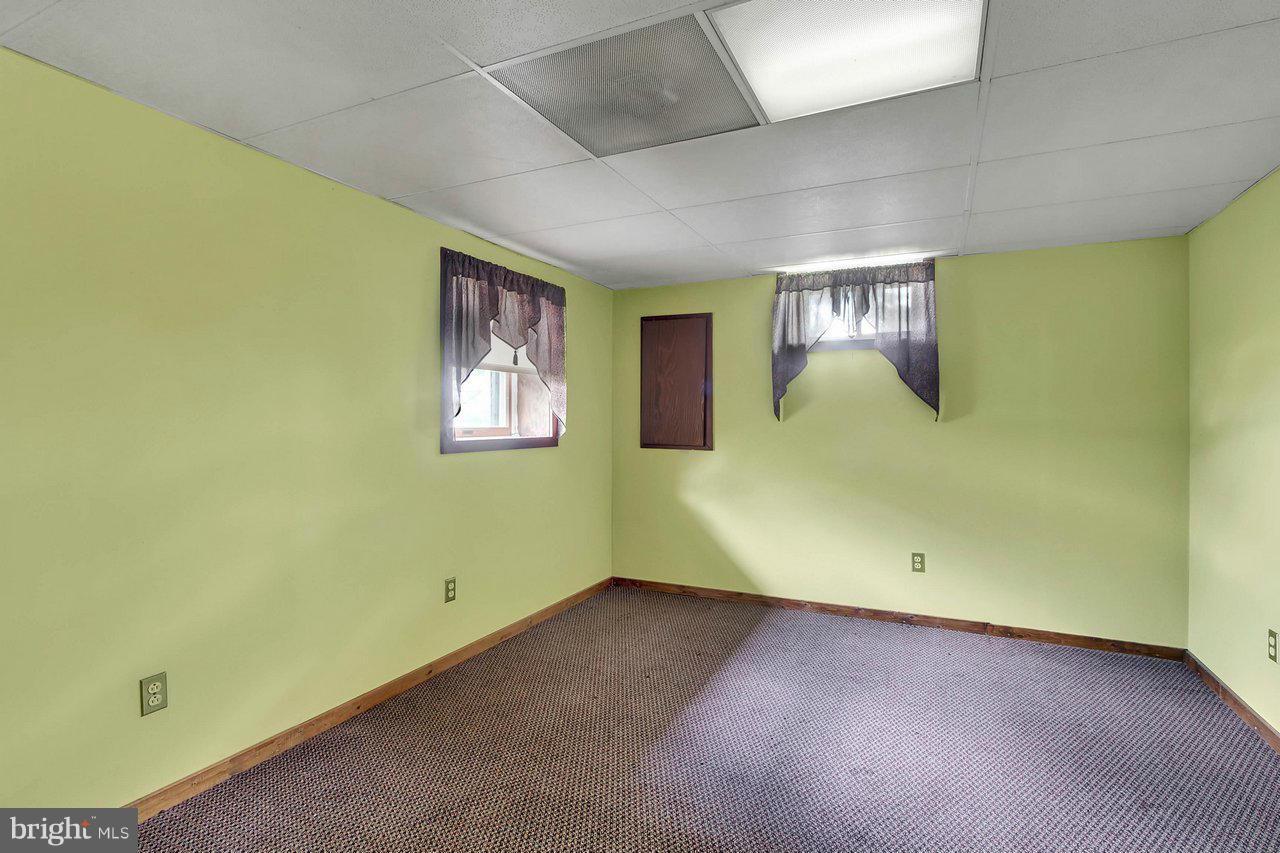 WHITE HALL - Residential