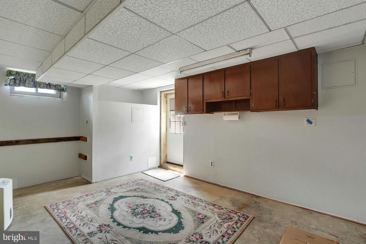 WHITE HALL - Residential