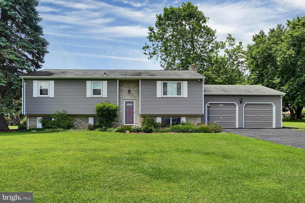 WHITE HALL - Residential