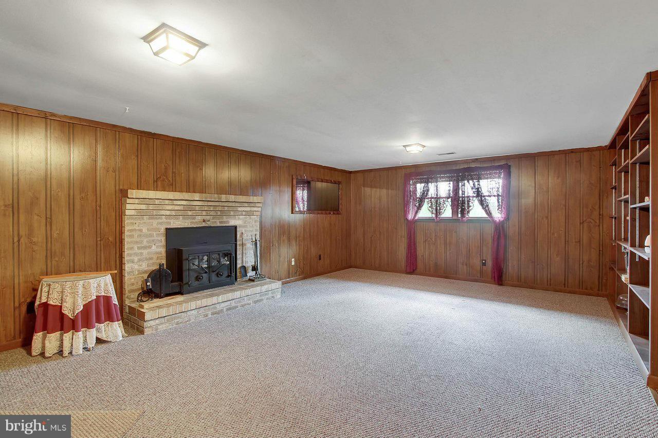 WHITE HALL - Residential