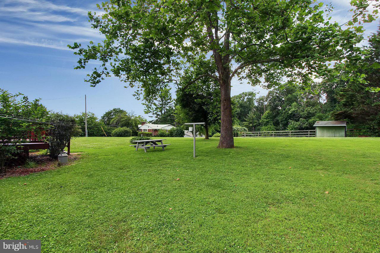 WHITE HALL - Residential