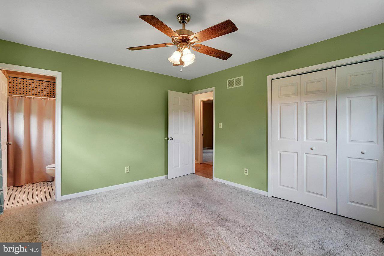 WHITE HALL - Residential