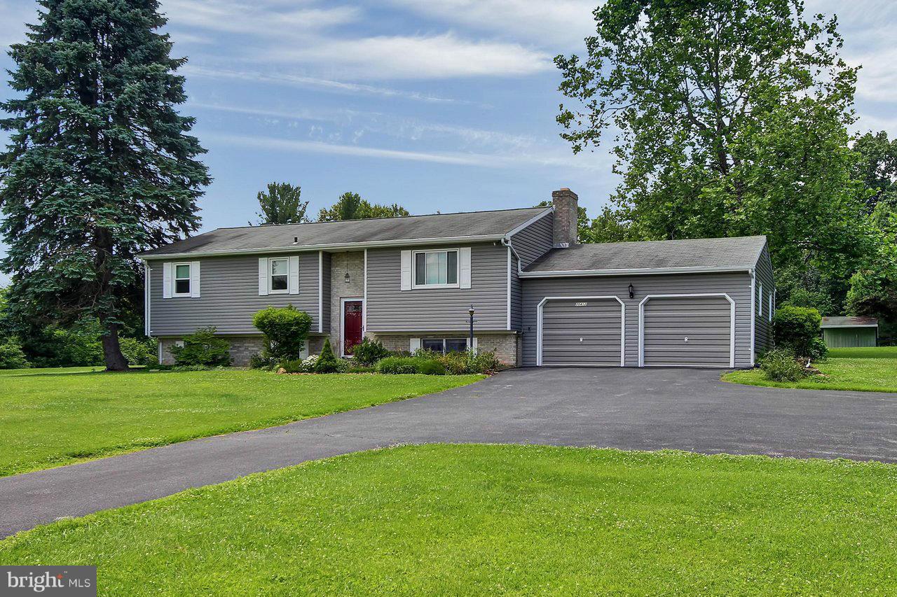 WHITE HALL - Residential