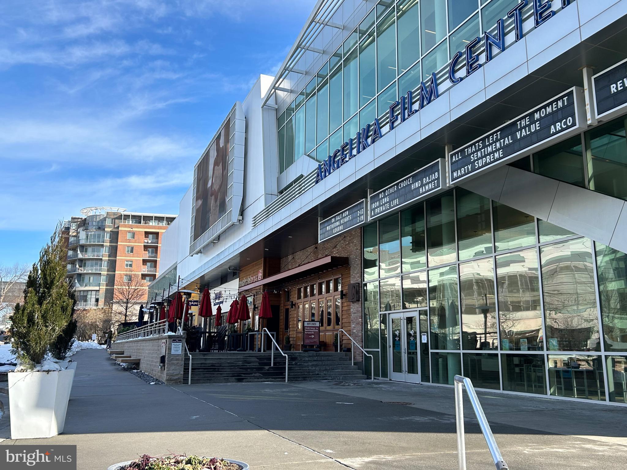 LEE LANDING COND - Residential