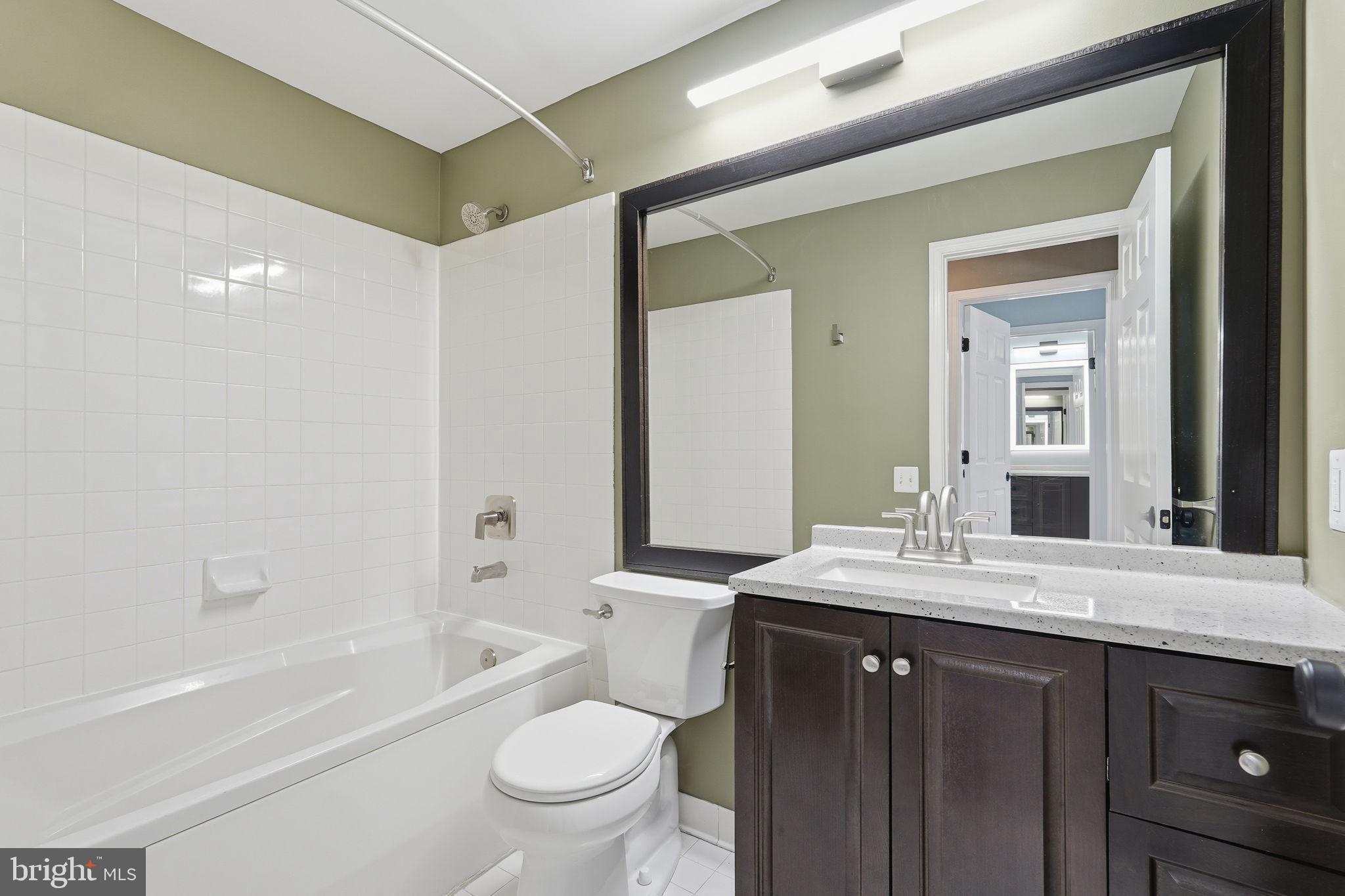 LEE LANDING COND - Residential