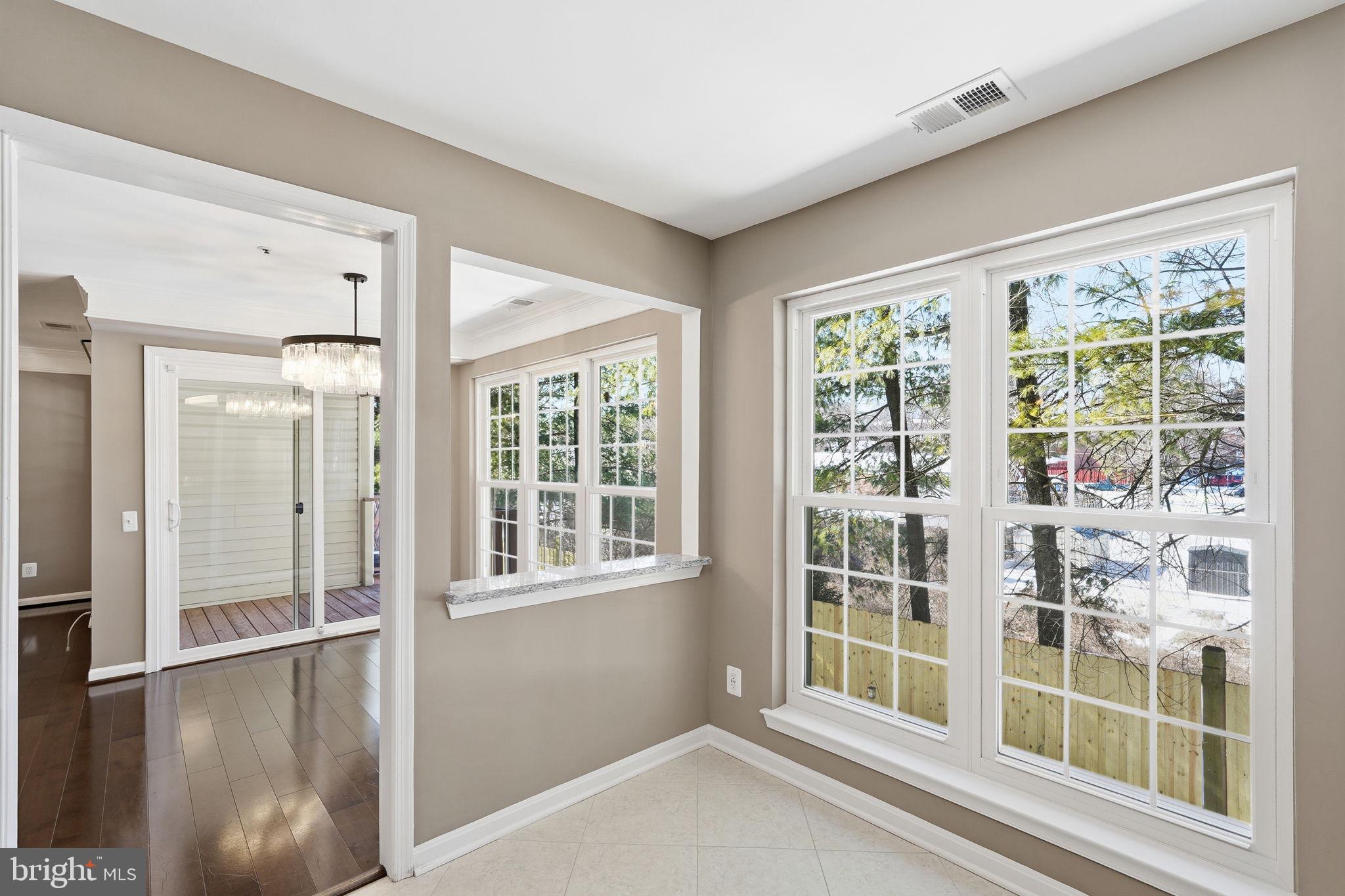 LEE LANDING COND - Residential