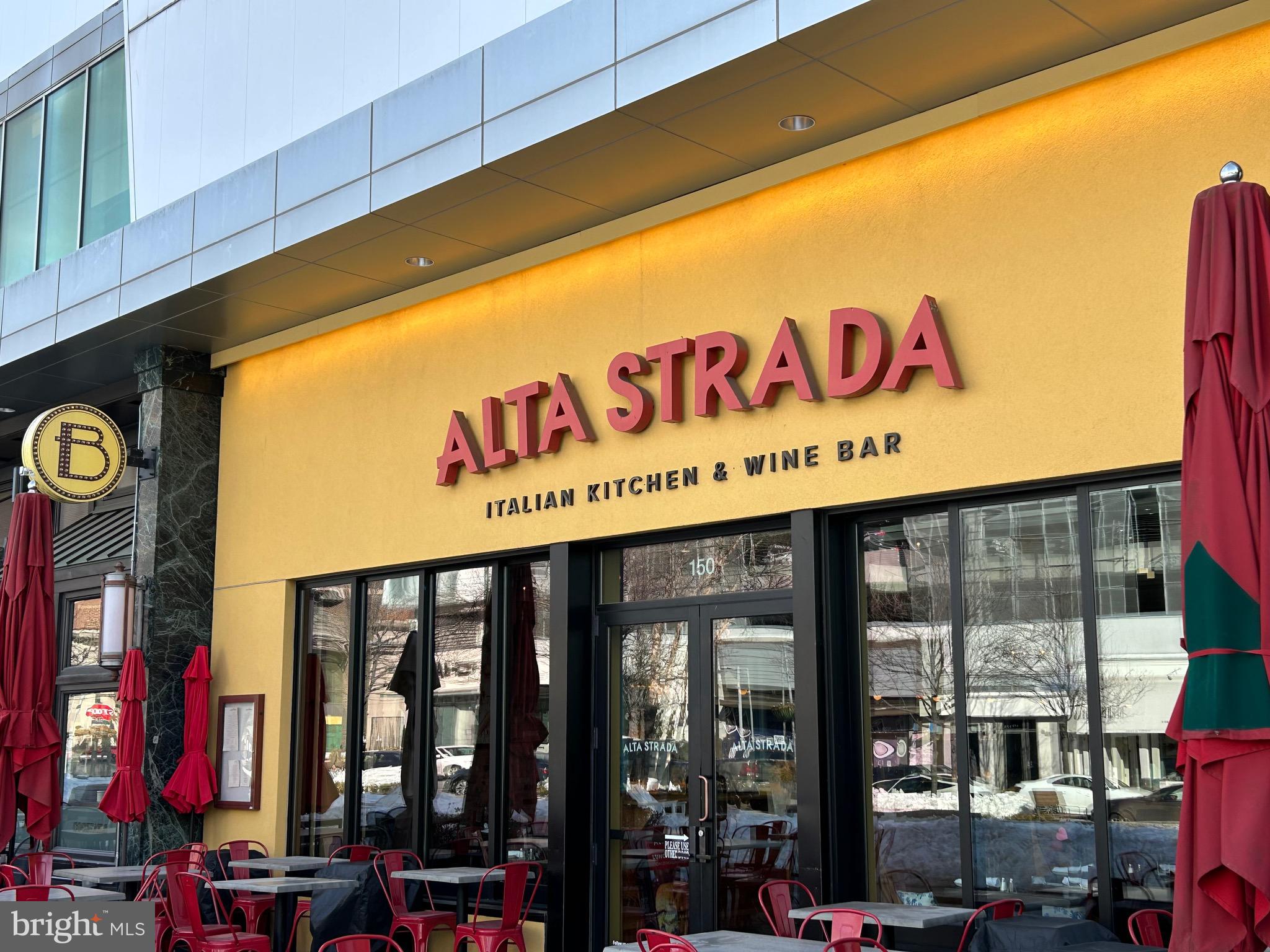 LEE LANDING COND - Residential