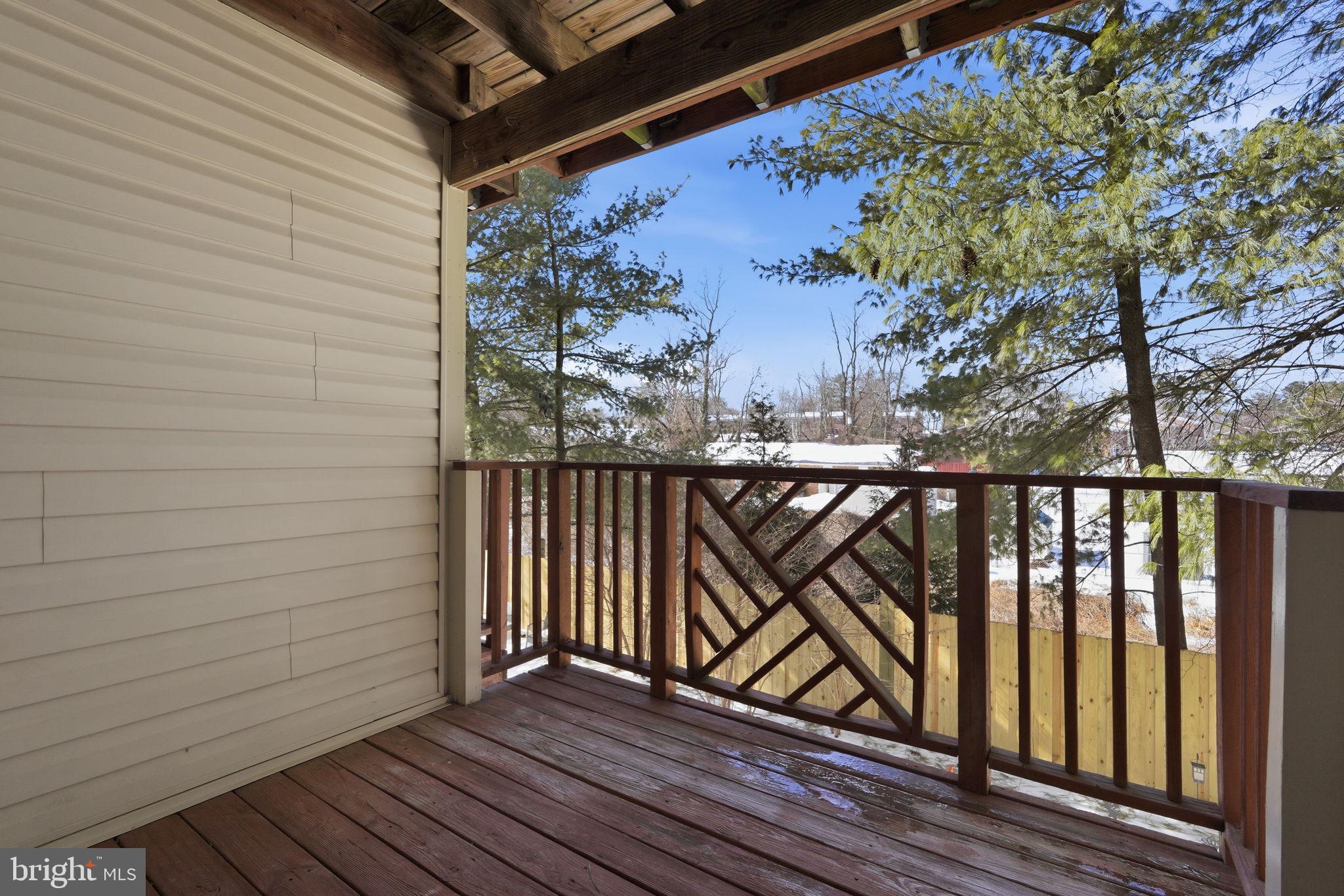 LEE LANDING COND - Residential