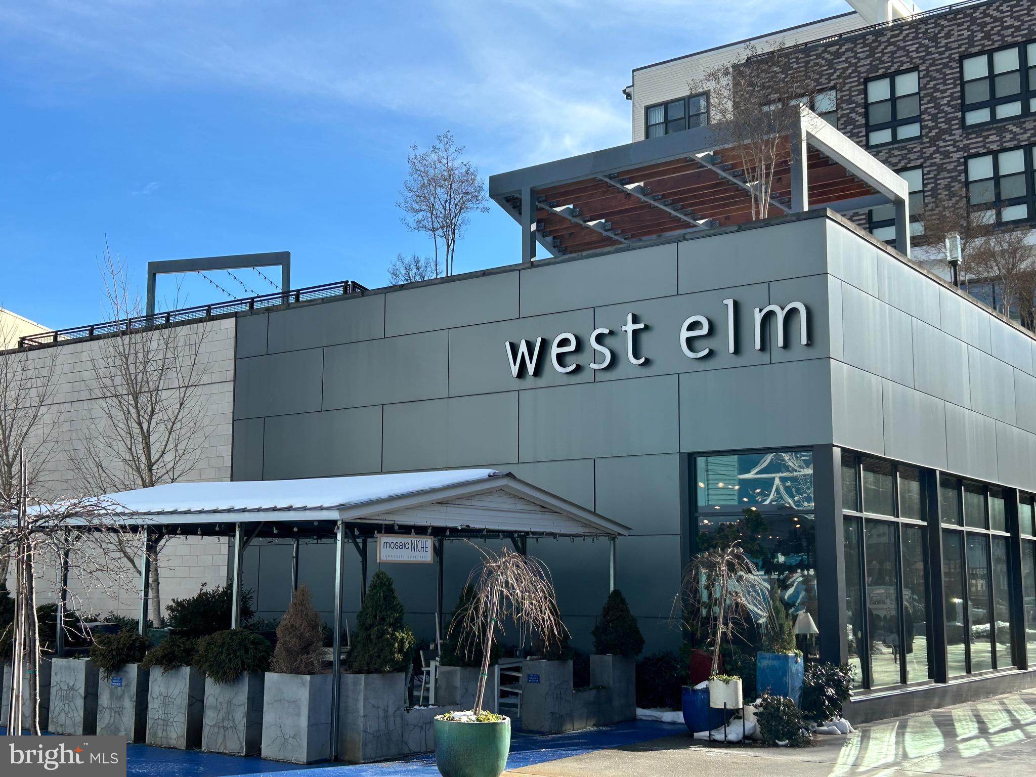 LEE LANDING COND - Residential