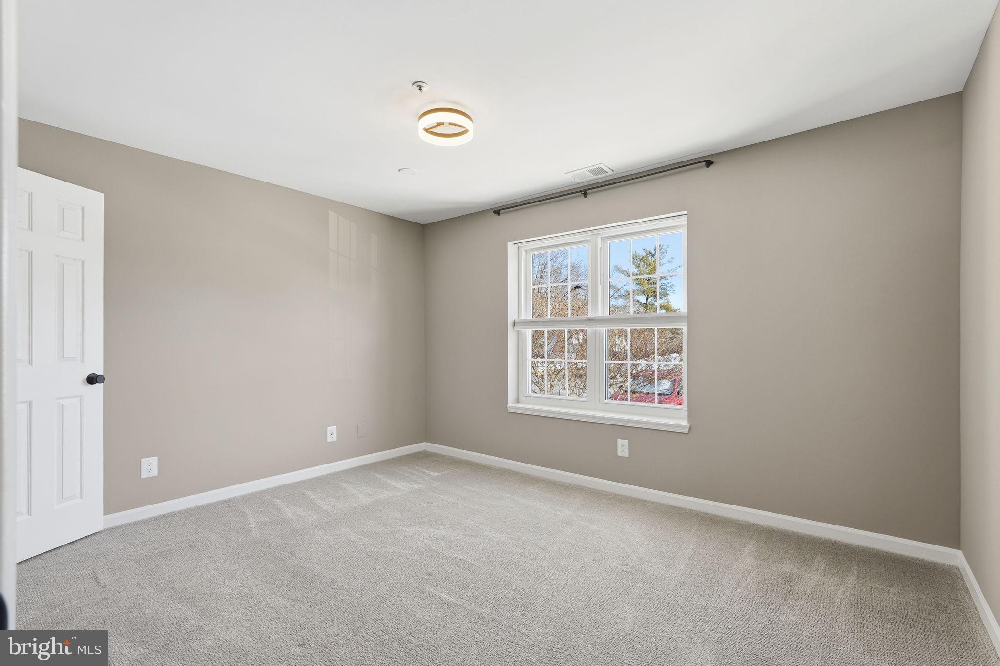 LEE LANDING COND - Residential