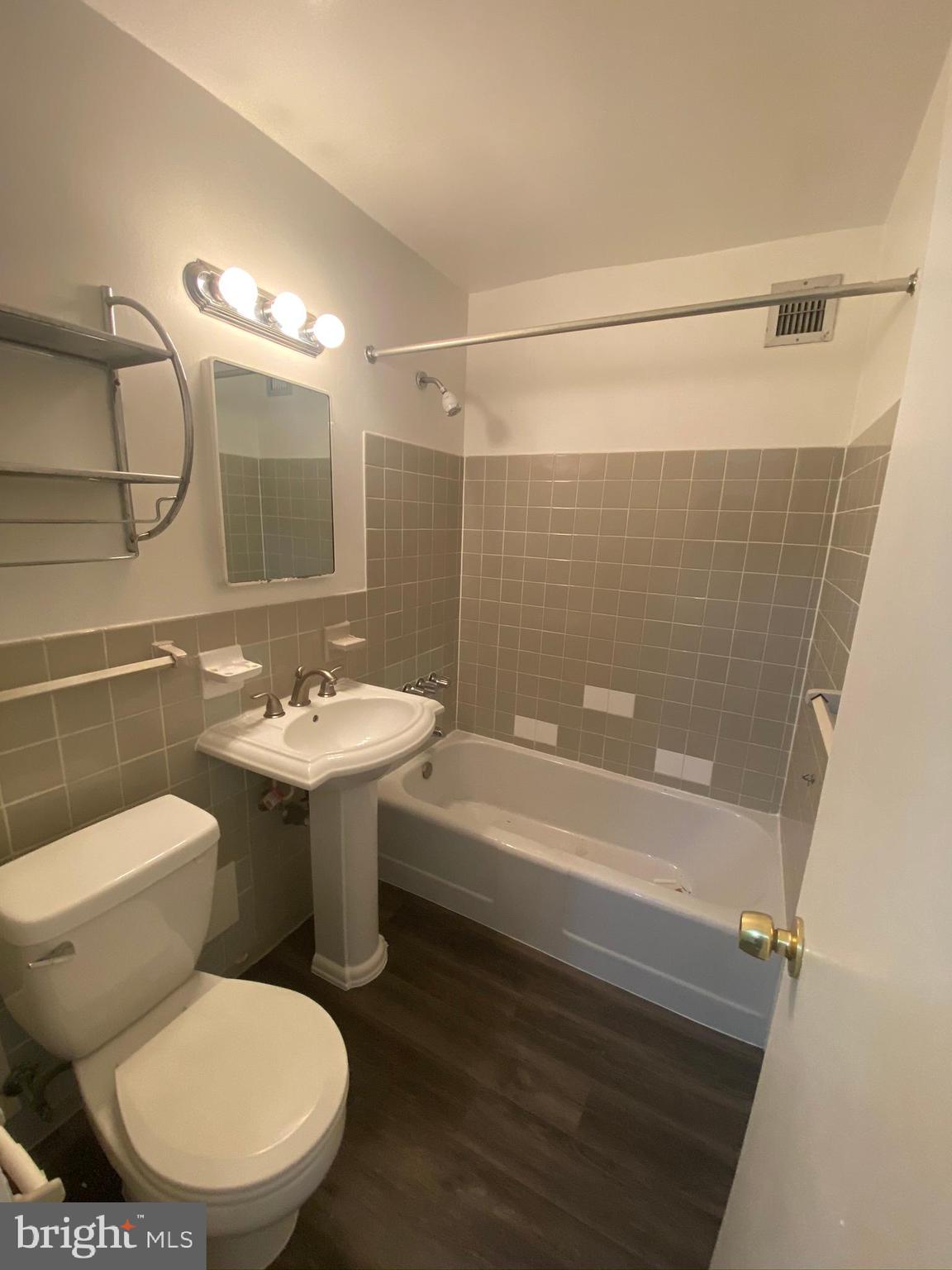 RIVER PLACE - Residential Lease