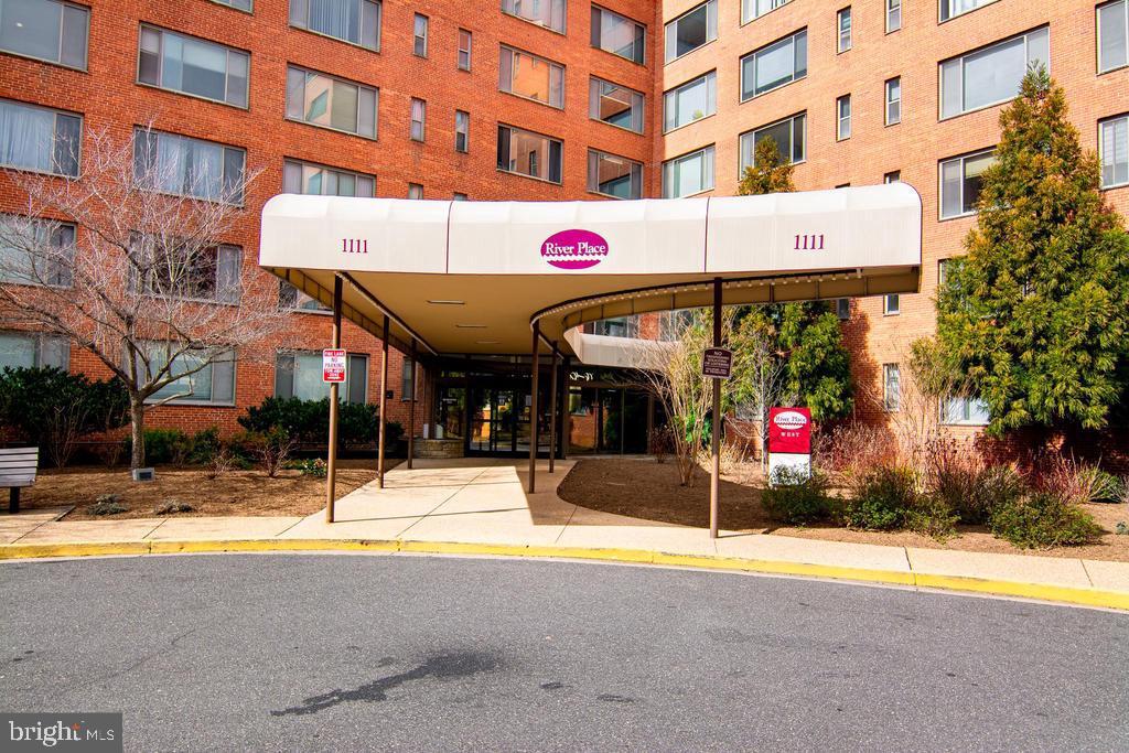 1111 ARLINGTON BOULEVARD 335W