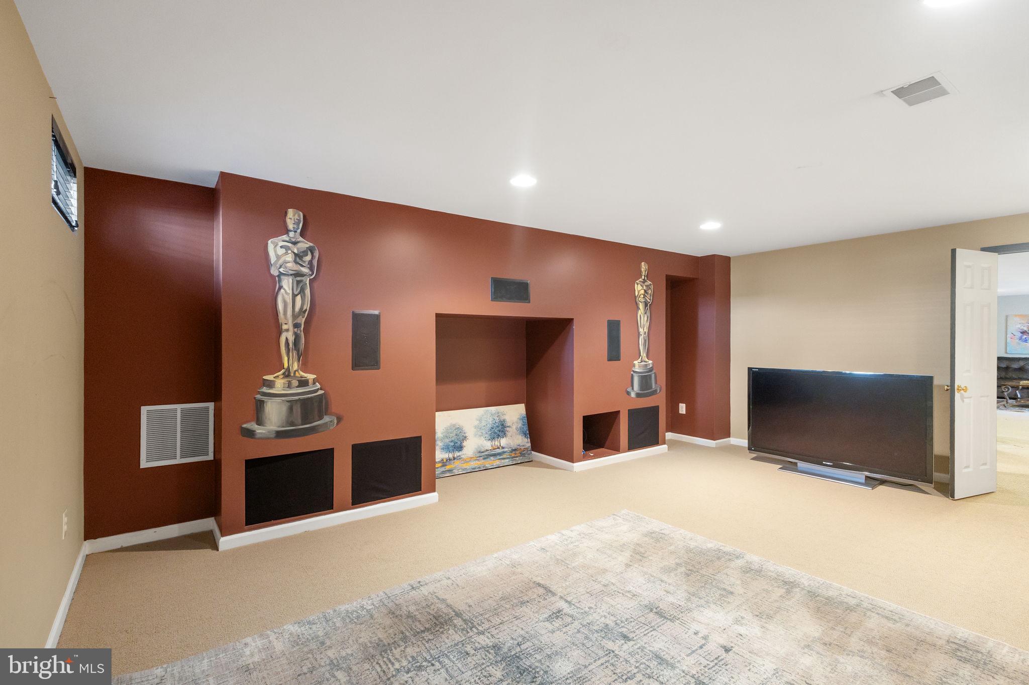 FOREST MANOR - Residential