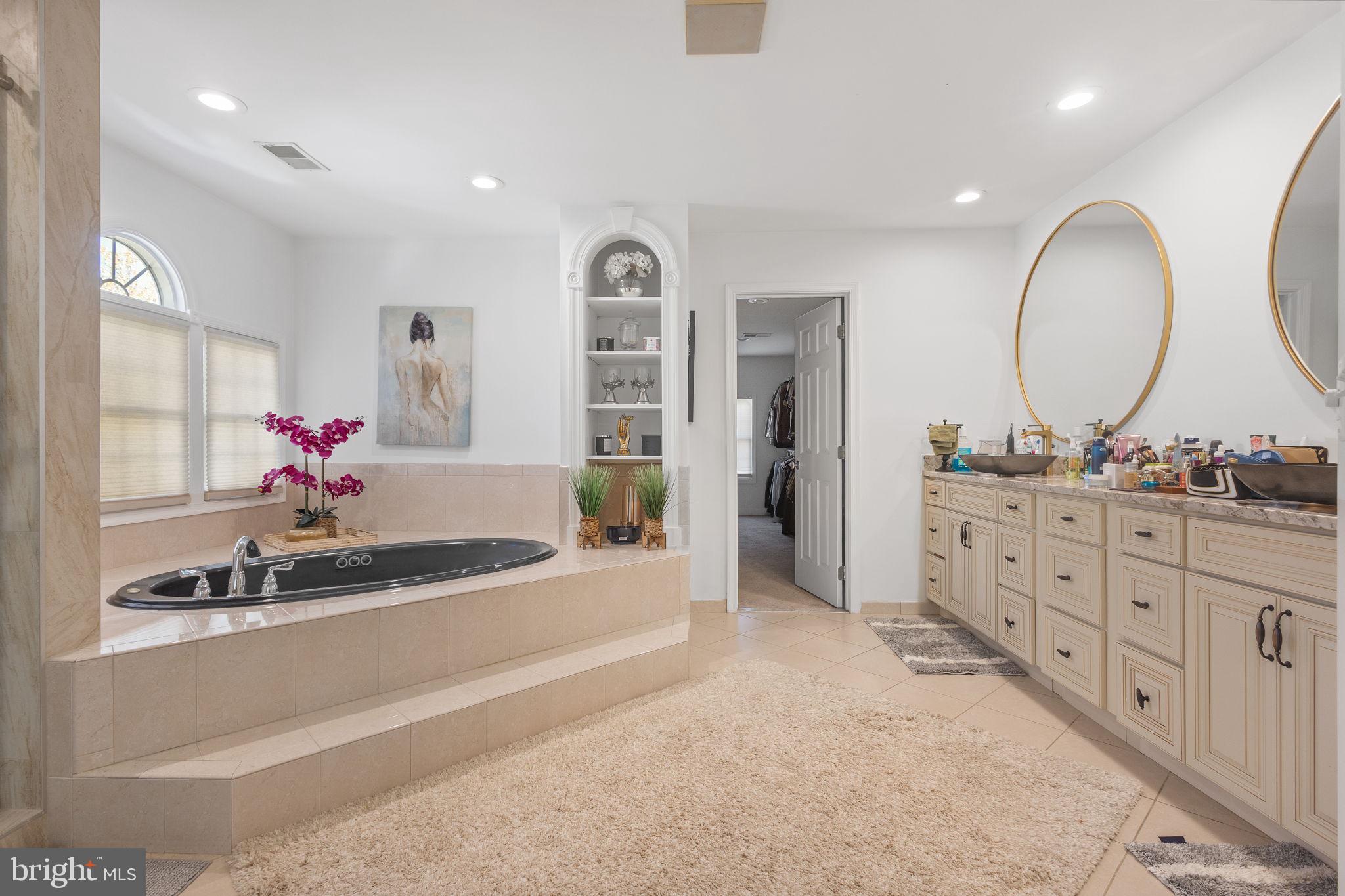 FOREST MANOR - Residential