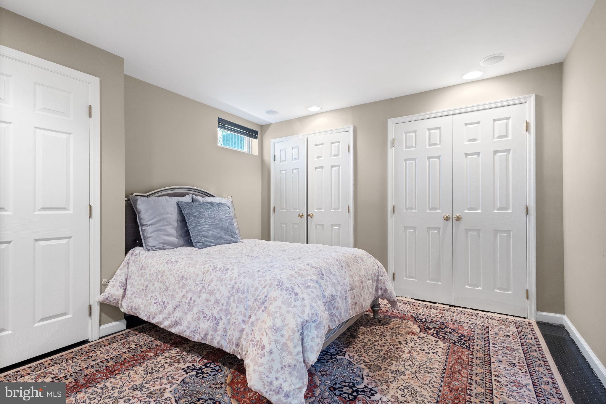 FOREST MANOR - Residential