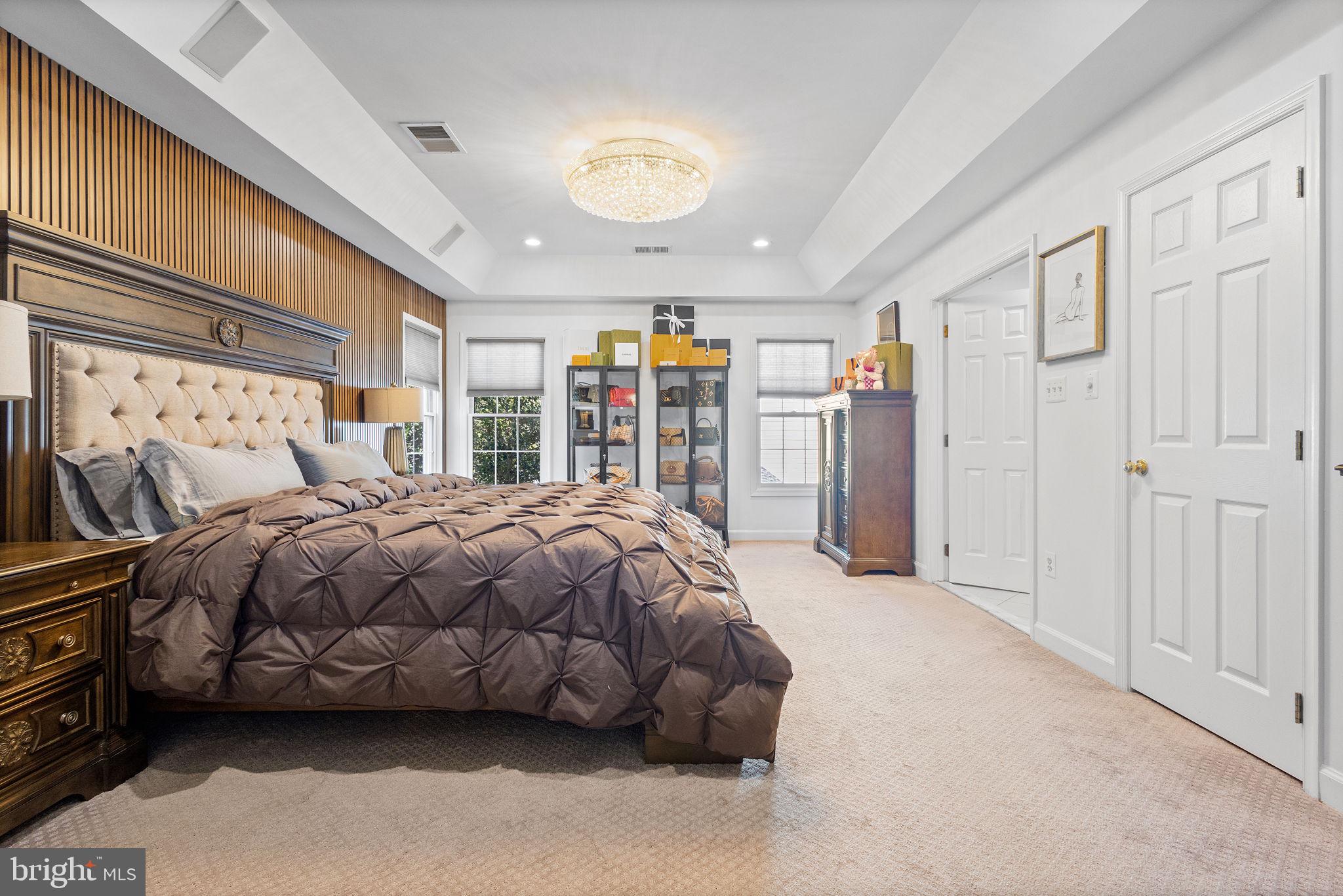 FOREST MANOR - Residential