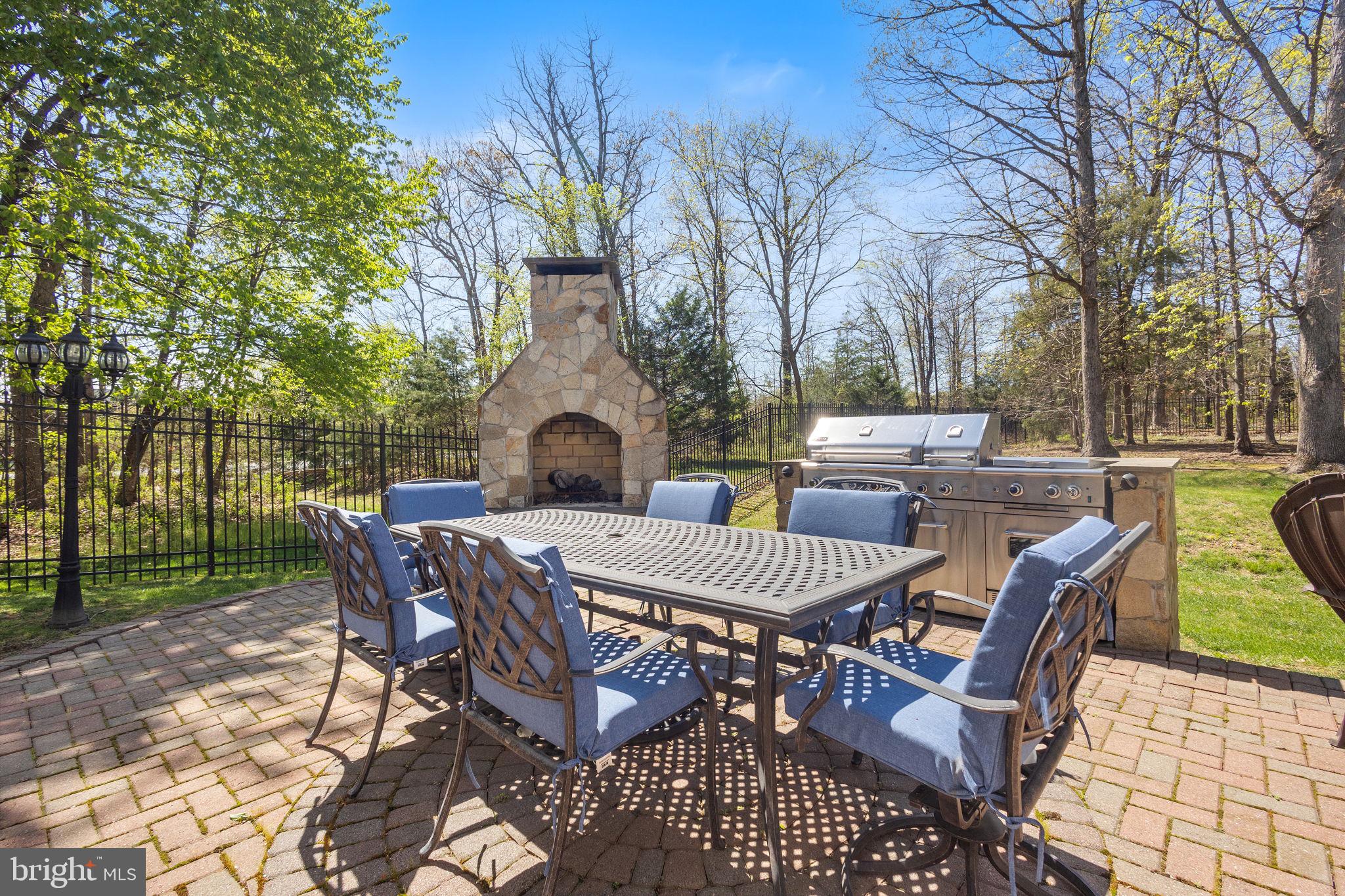 FOREST MANOR - Residential