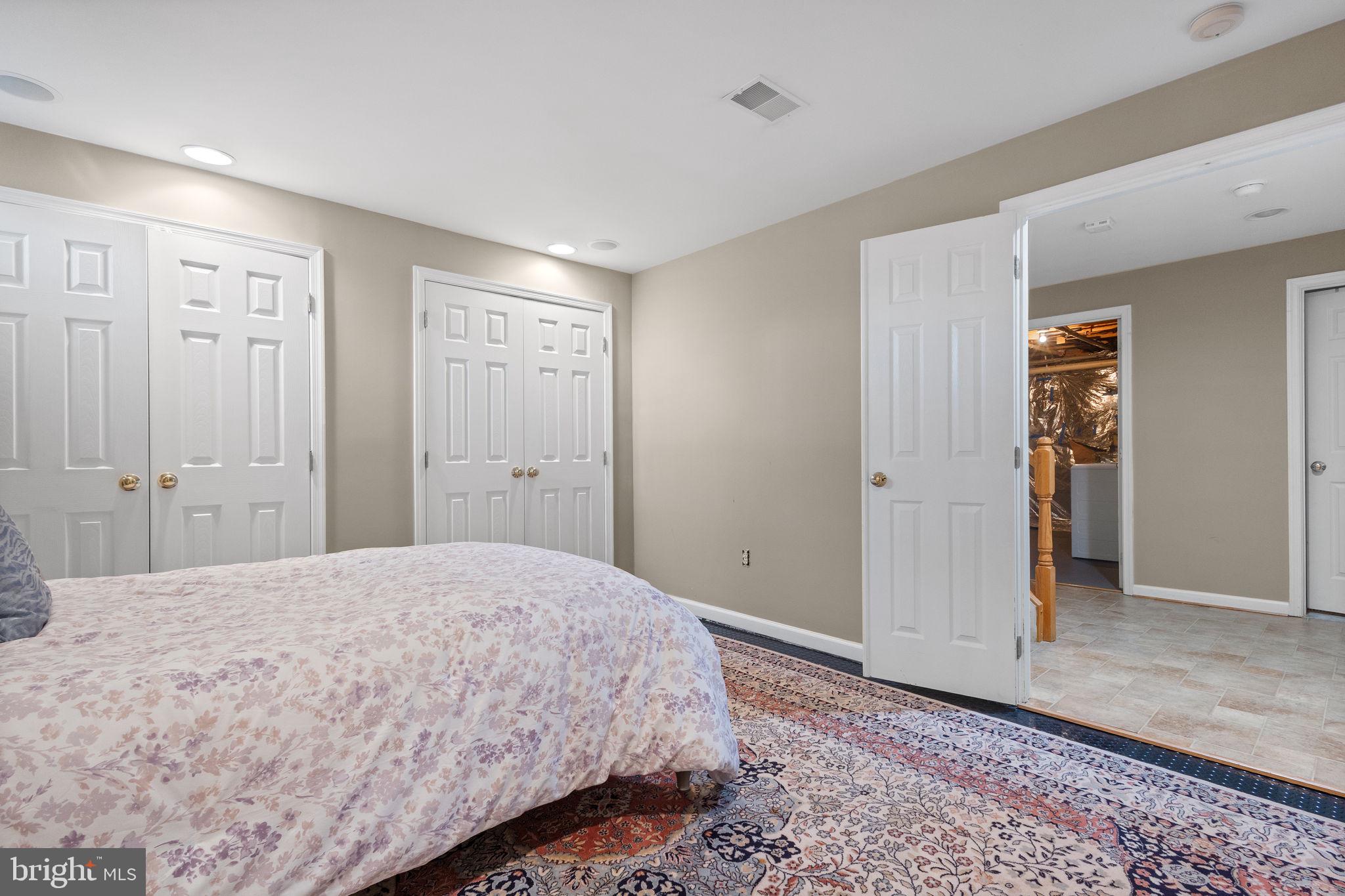 FOREST MANOR - Residential