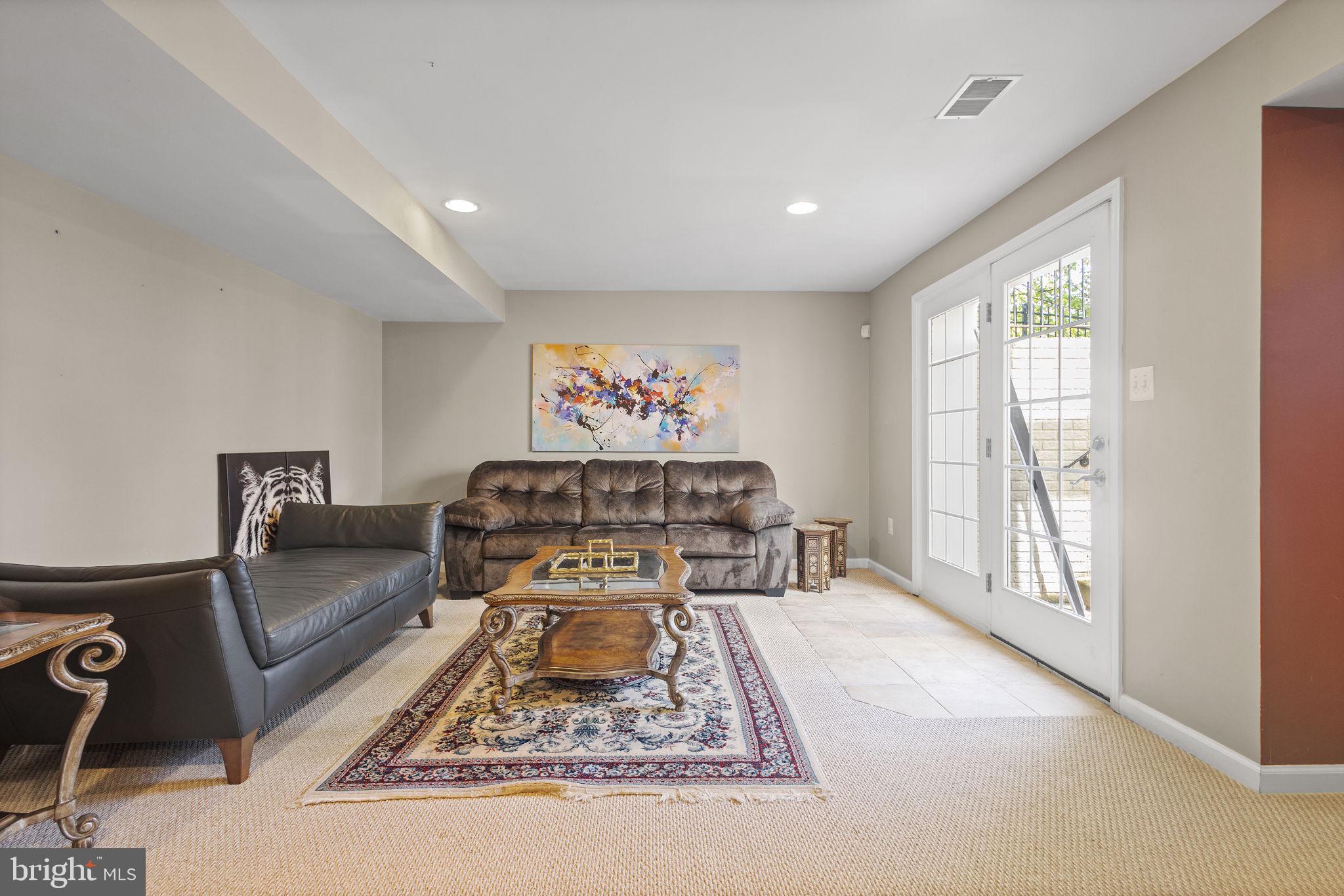 FOREST MANOR - Residential