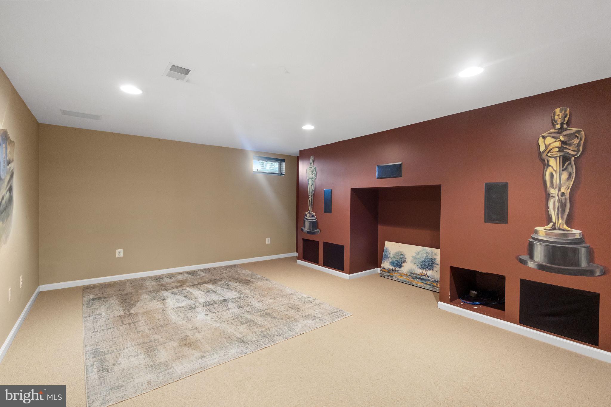 FOREST MANOR - Residential